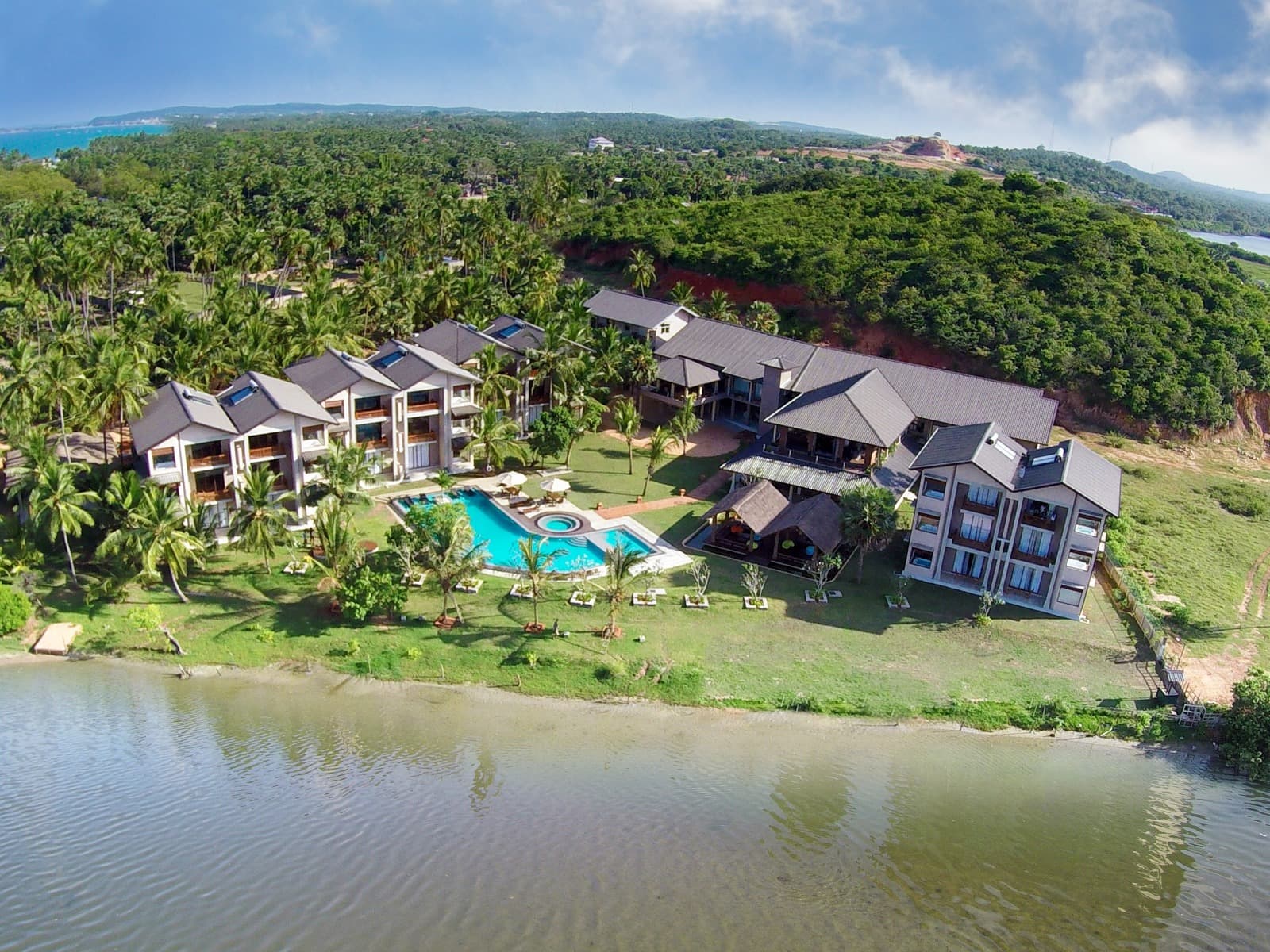 Amaranthé Bay Resort & Spa